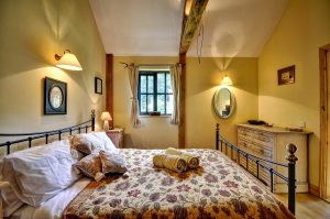 Romantic, Luxurious, dog-friendly Holiday Cottage in Suffolk