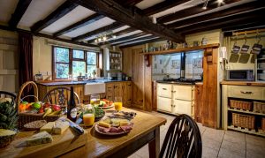 Dog friendly cottages - Woodfarm House kitchen