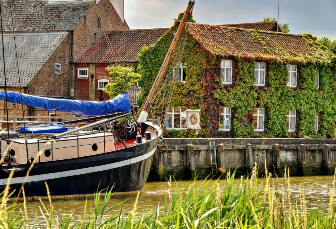 Woodfarm Barns, Dog-Friendly Holiday Cottages, Barns and Barges