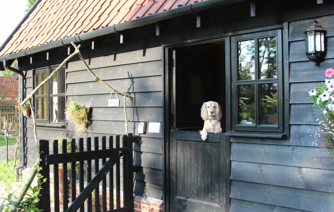 Alde Barn; a chocolate box holiday cottage