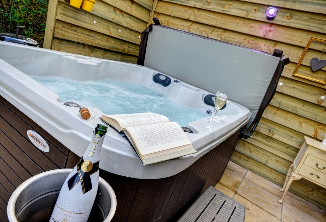 Suffolk Holiday Cottages with decadent champagne