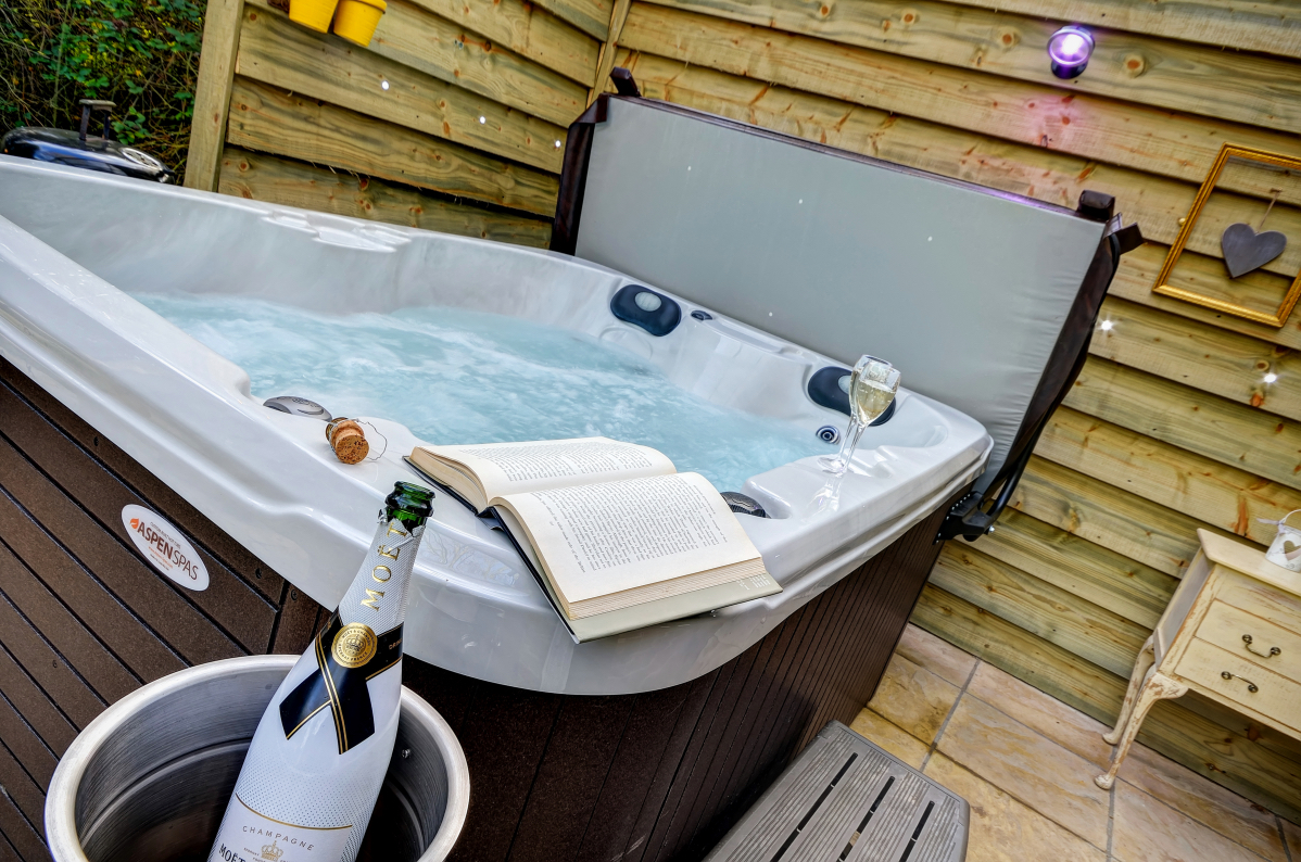 Suffolk Holiday Cottages with decadent champagne