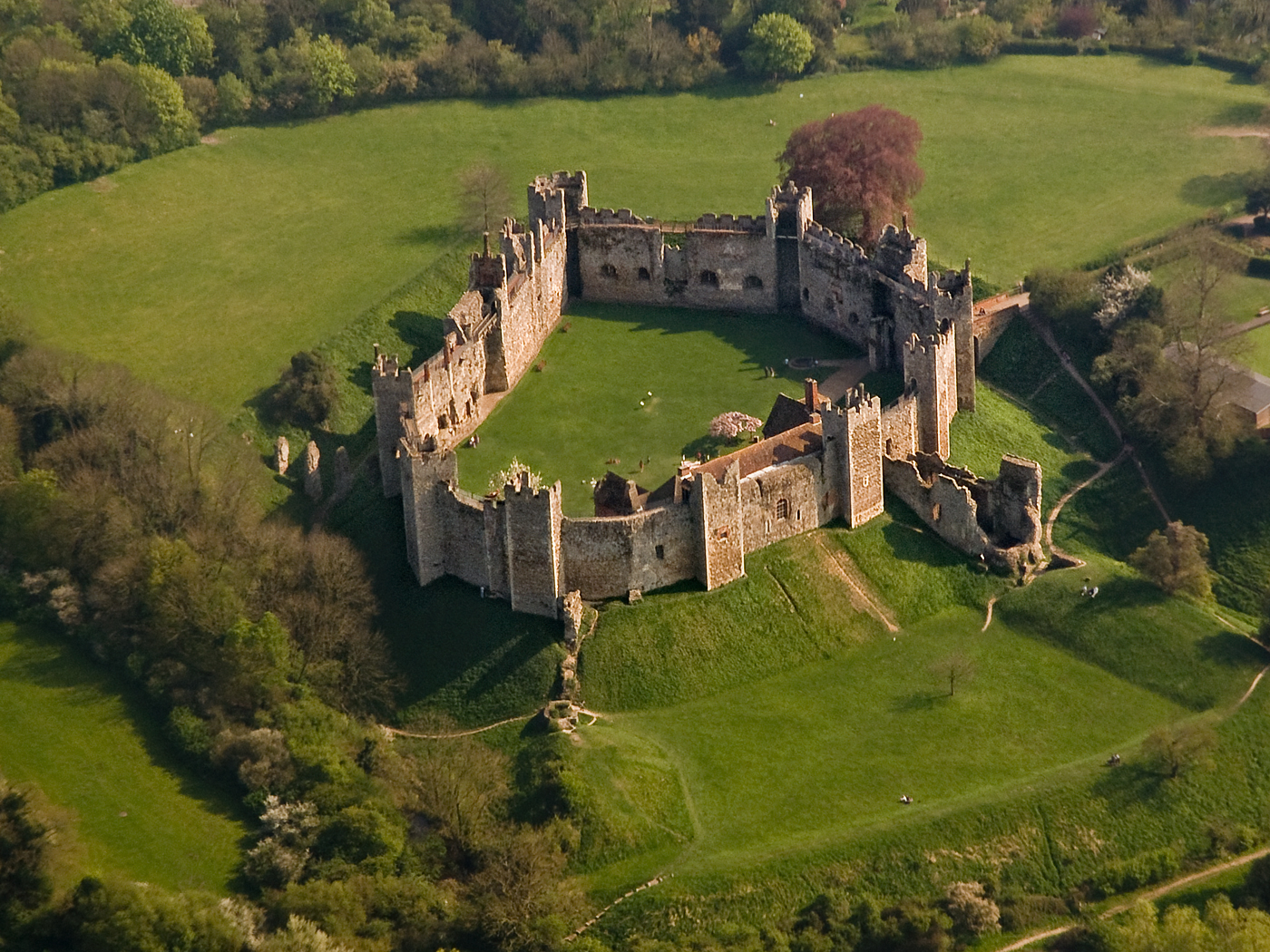 The Best Castles in Great Britain Framlingham-Castle-near-our-holiday-cottages-in-Suffolk