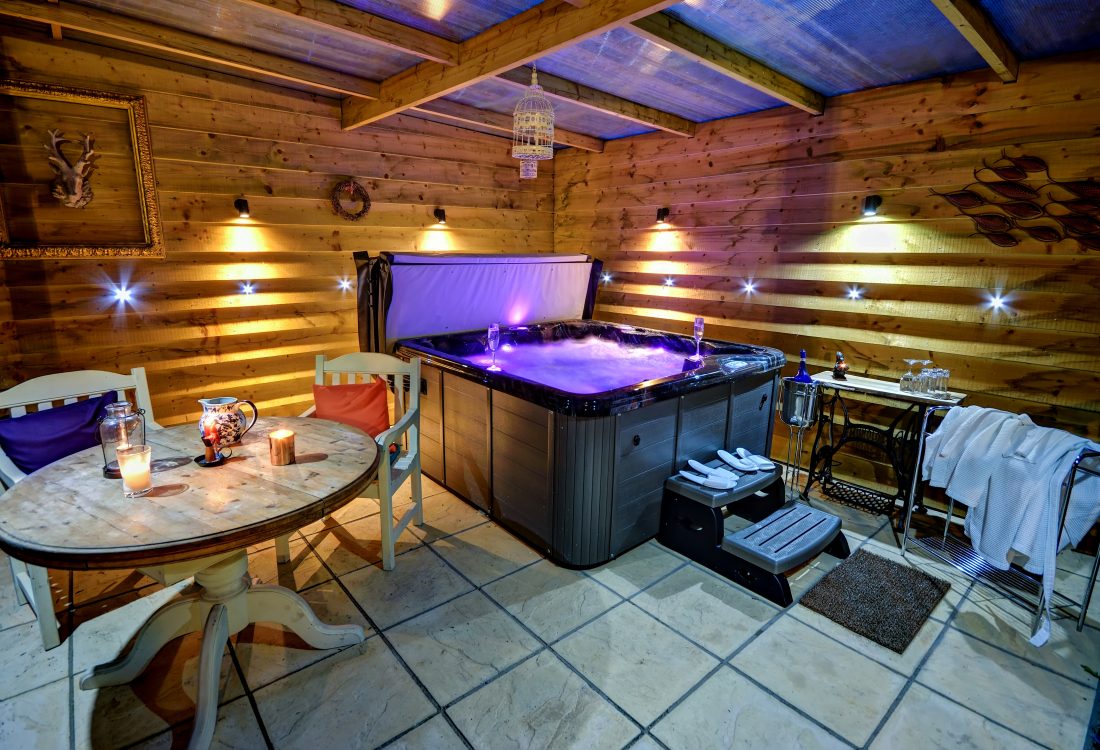 Cottages with Hot tubs; Stour Barn