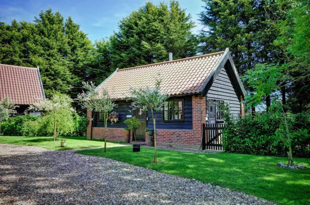 Deben Barn luxury holiday cottage exterior photo
