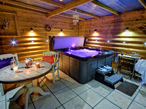 hot tub in holiday cottage