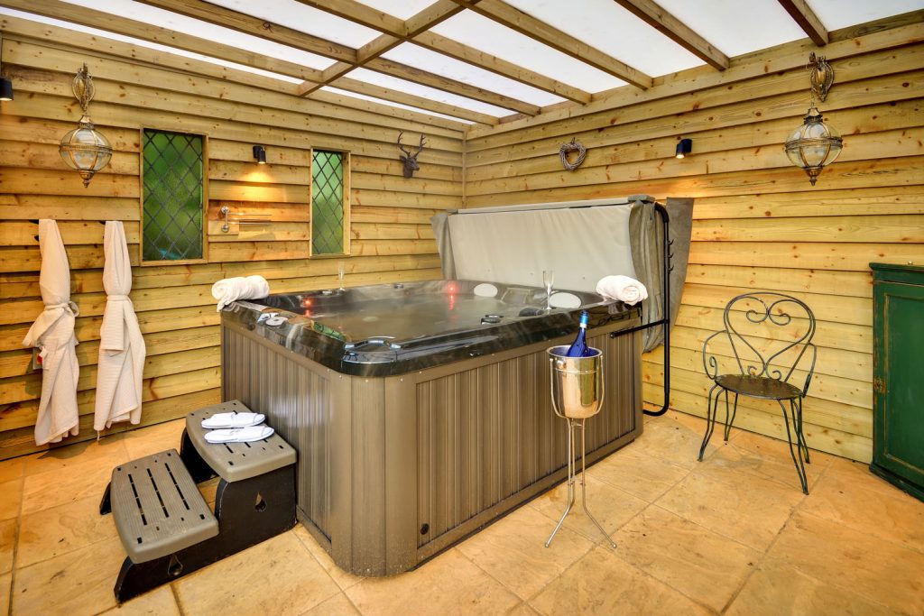Meadow View Cottage hot tub