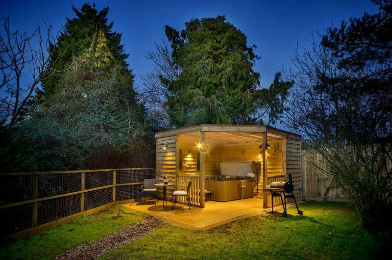 Cottages With Hot Tubs For New