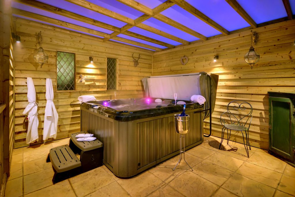 Meadow View Cottage hot tub