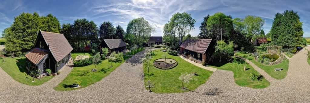 Woodfarm Barns - Wide view of grounds